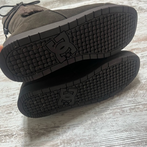 Y2K Women's DC Gondola Skater Dark Brown Suede Leather Winter Boots size 8 - Picture 8 of 9